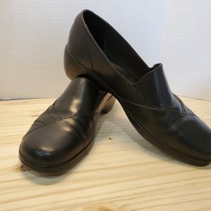 Clarks Women’s Size 11 M Black Leather Shoes